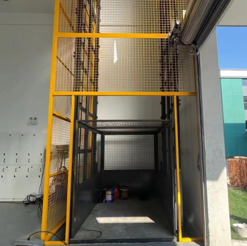 海南导轨式升降机助力物流园破解运输难题